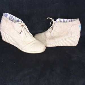**EUC**TOMS DESERT NATURAL BURLAP BOOTIE SZ. 12
